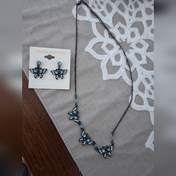 VTG Blue Butterfly Earrings & Necklace Set - Picture 5 of 5